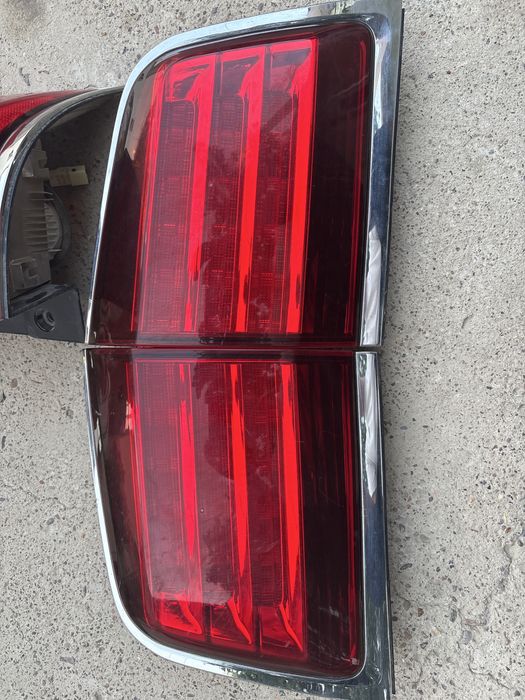 Lexus Задние стоп-сигналы диодные.