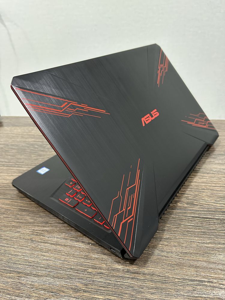 Мошный 8-ми ядерный ASUS Tuf Gaming FX 504G, для игр и графики