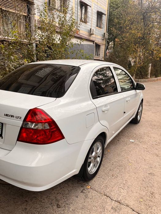 Нексия 3 автомат бежевый салон