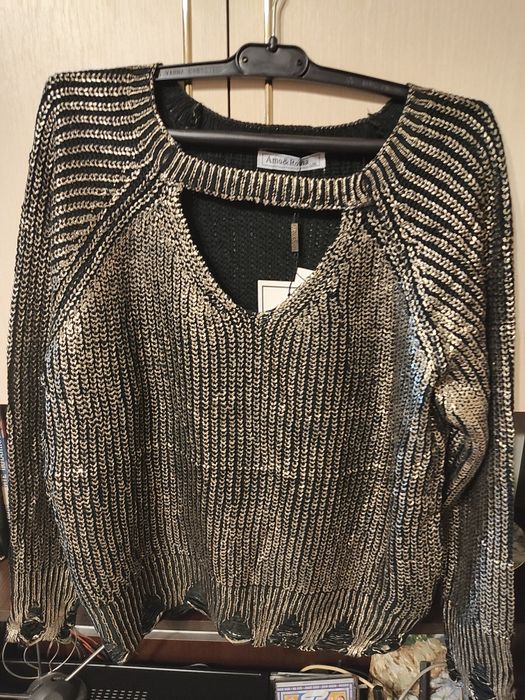 Златист пуловер нов