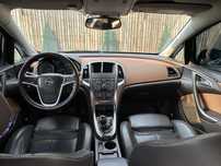 Opel Astra J 2011