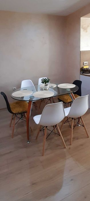 Маса със столове