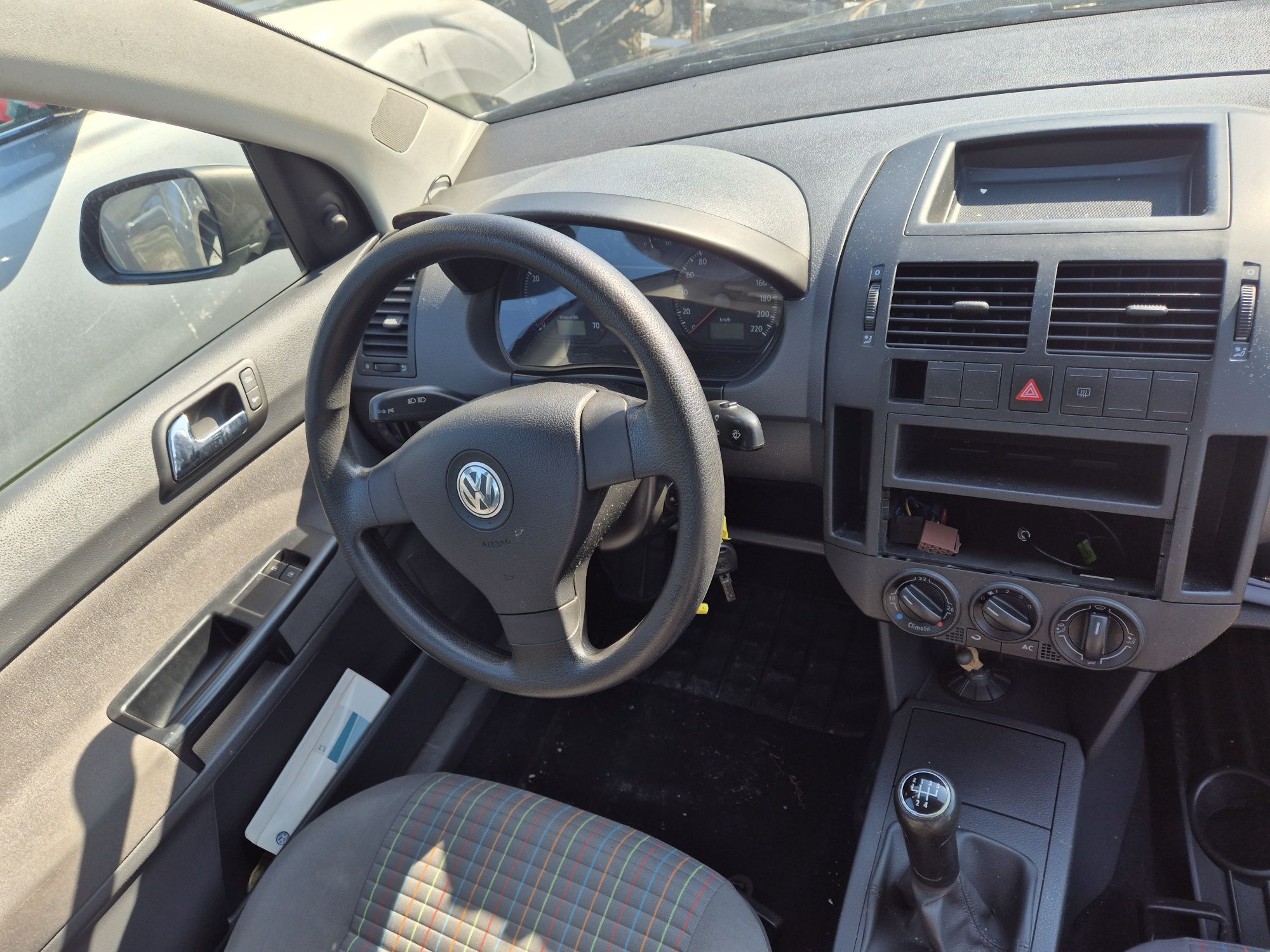 VW-POLO na 4asti