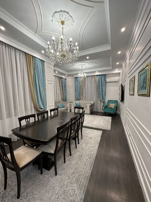 Продам стол с 12 стульями производства Италии, массив бука