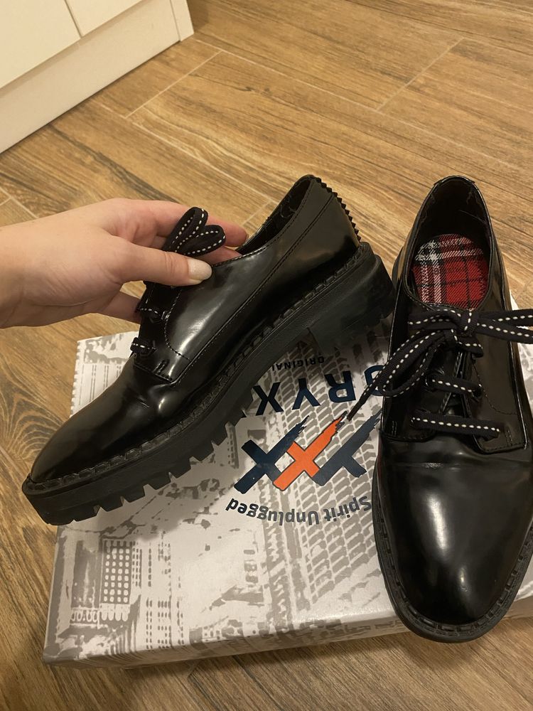 Pantofi model Oxford bershka 37