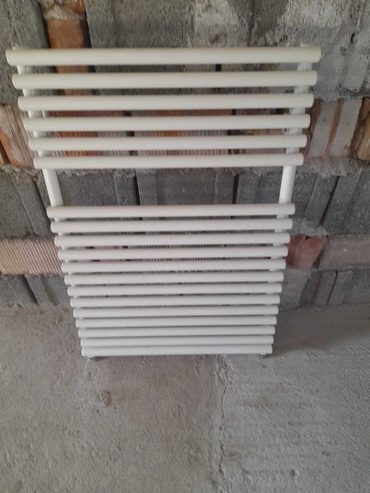 Vând carorifer de baie