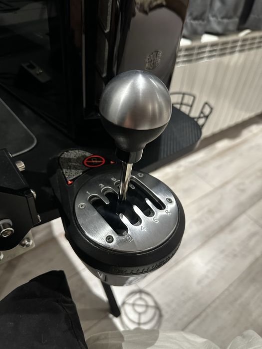 Thrustmaster T300 и шифтър TH8A