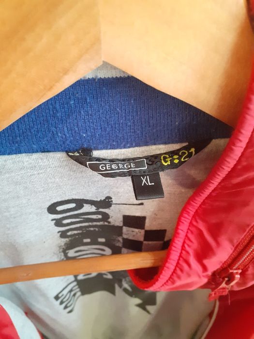 Vând geaca vant George