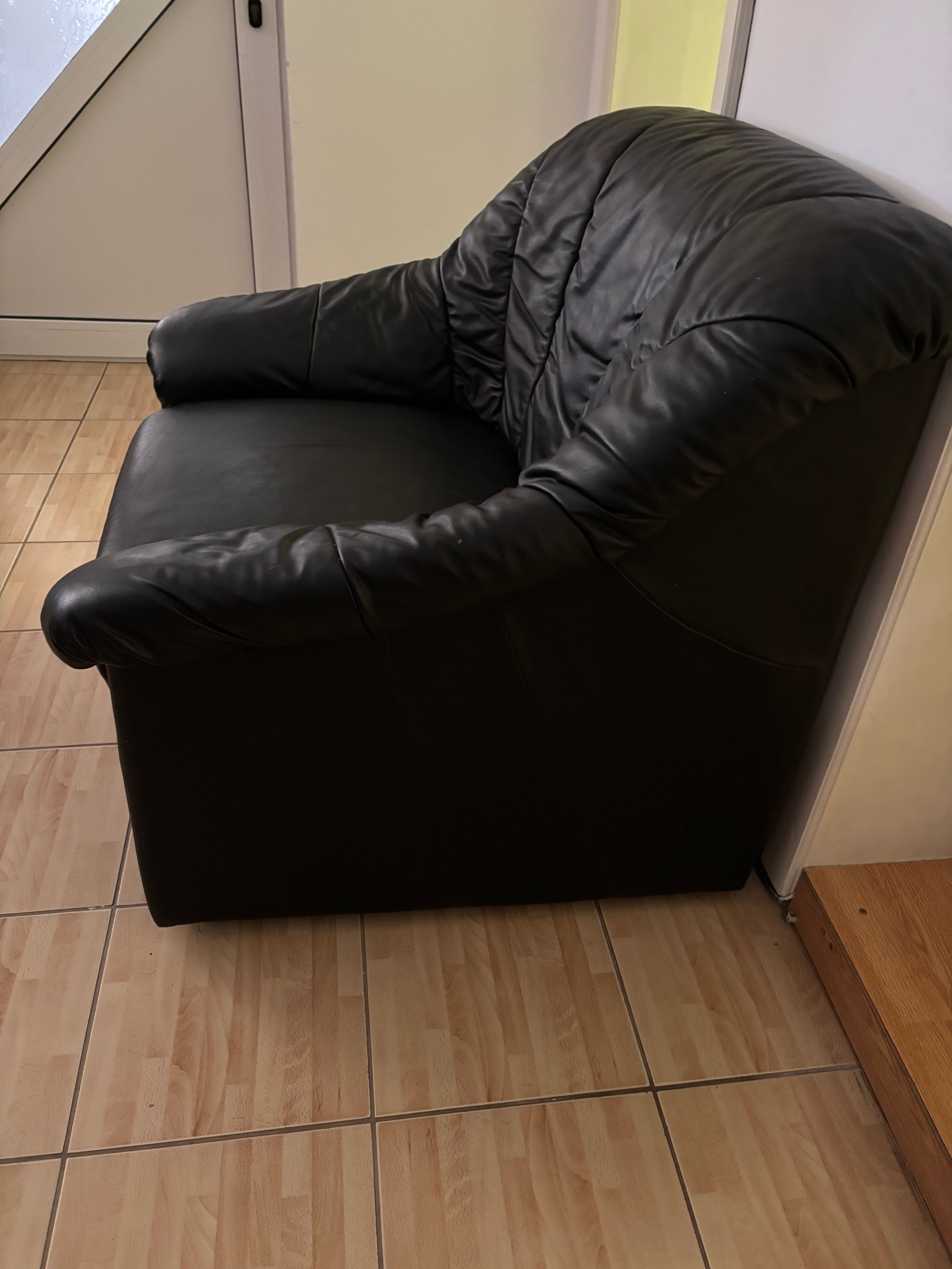 Set piele, 2 canapele/1 extensibila +1 fotoliu