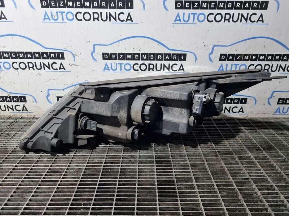 Far Dreapta Kia Sportage III 2010 - 2016 SUV 4 Usi (1352) Cu lupă