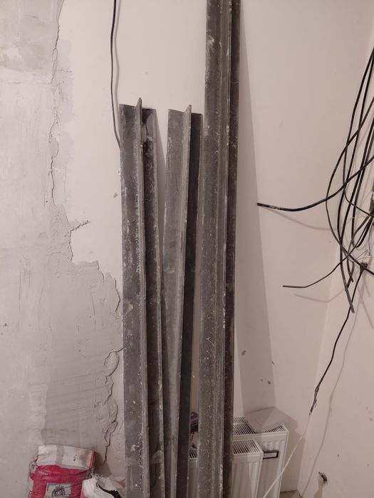 Продам уголки 4 штуки