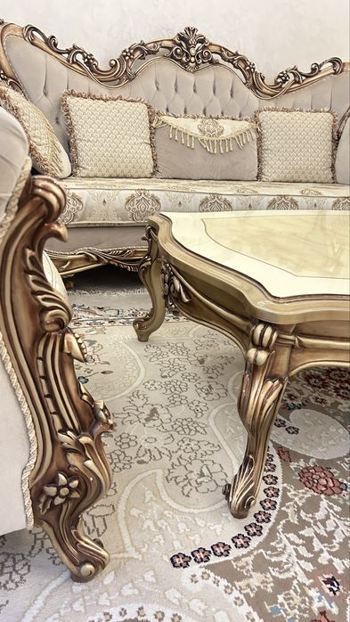 Диван из настоящего дерева, обработка лаком