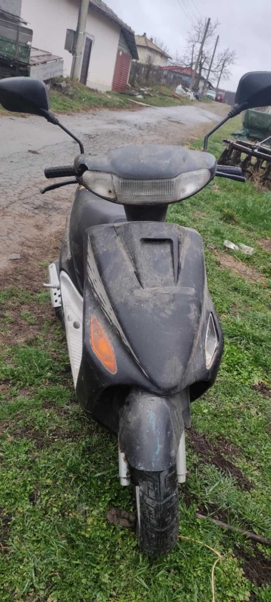 Продавам мотопед yamaha