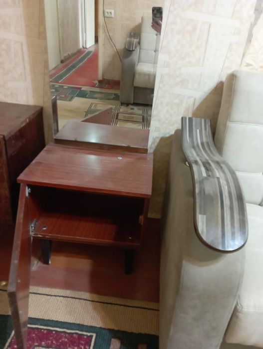 Тумбочка,трюмо,шкаф