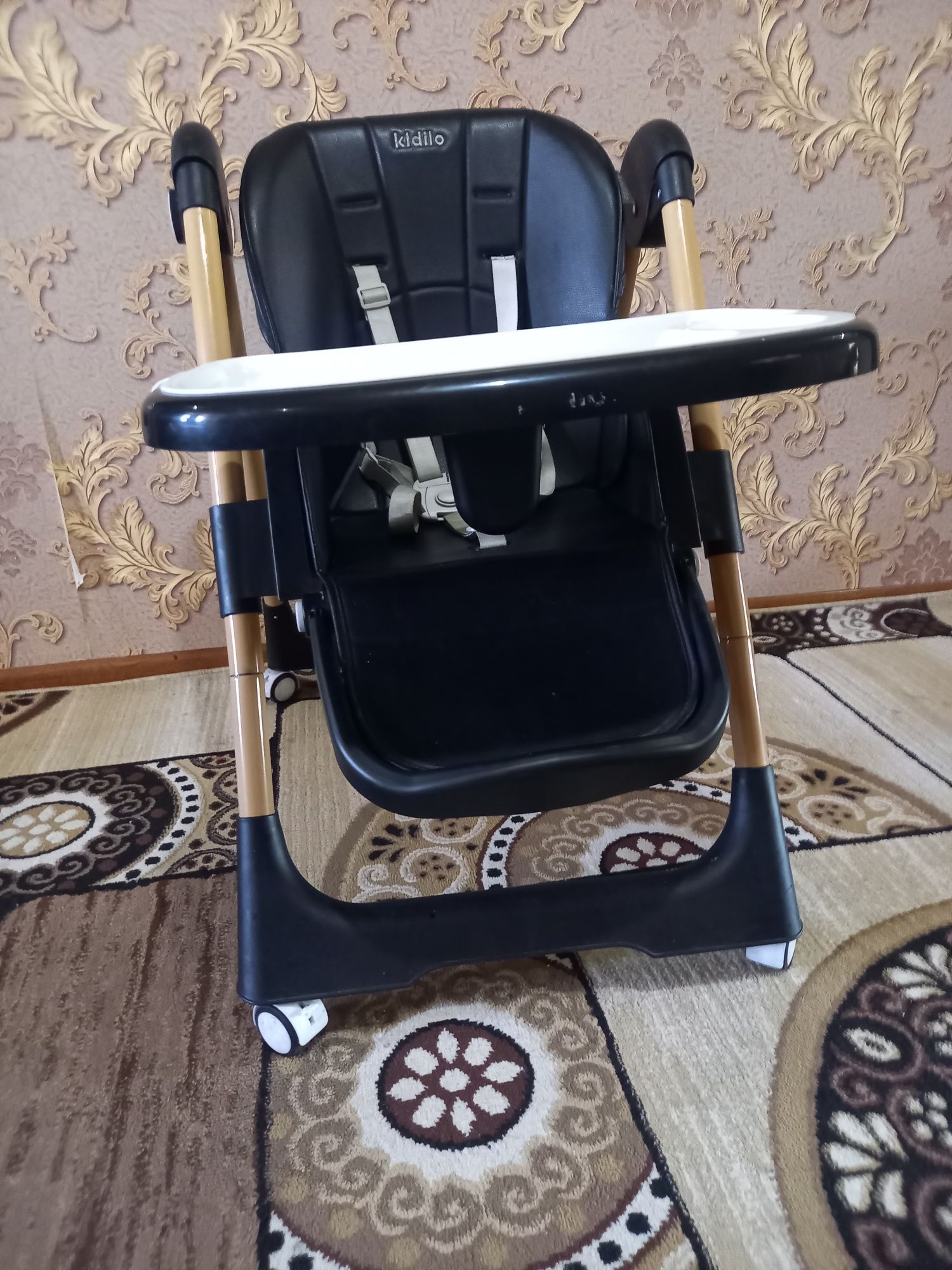 Детский стульчик для кормления