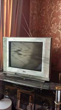 Старый телевизор, на запчасти