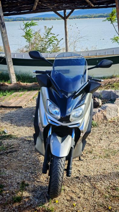Yamaha x-max 250