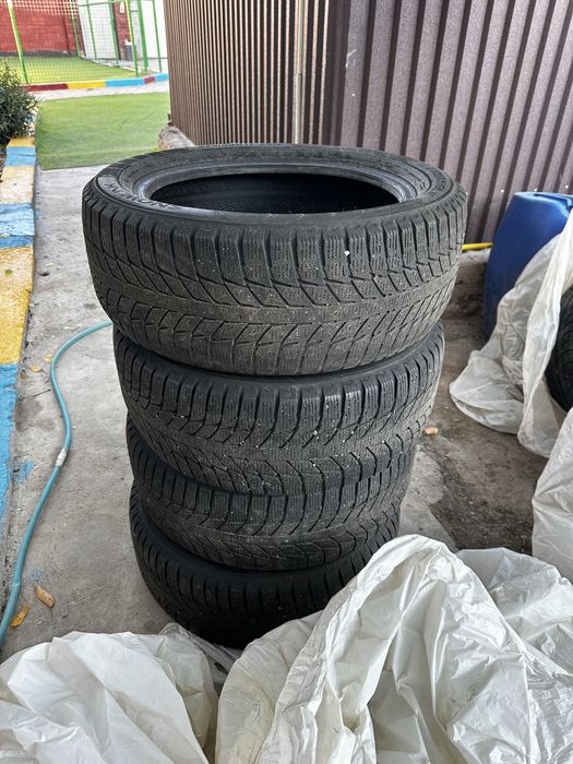 Комплект зимних шин