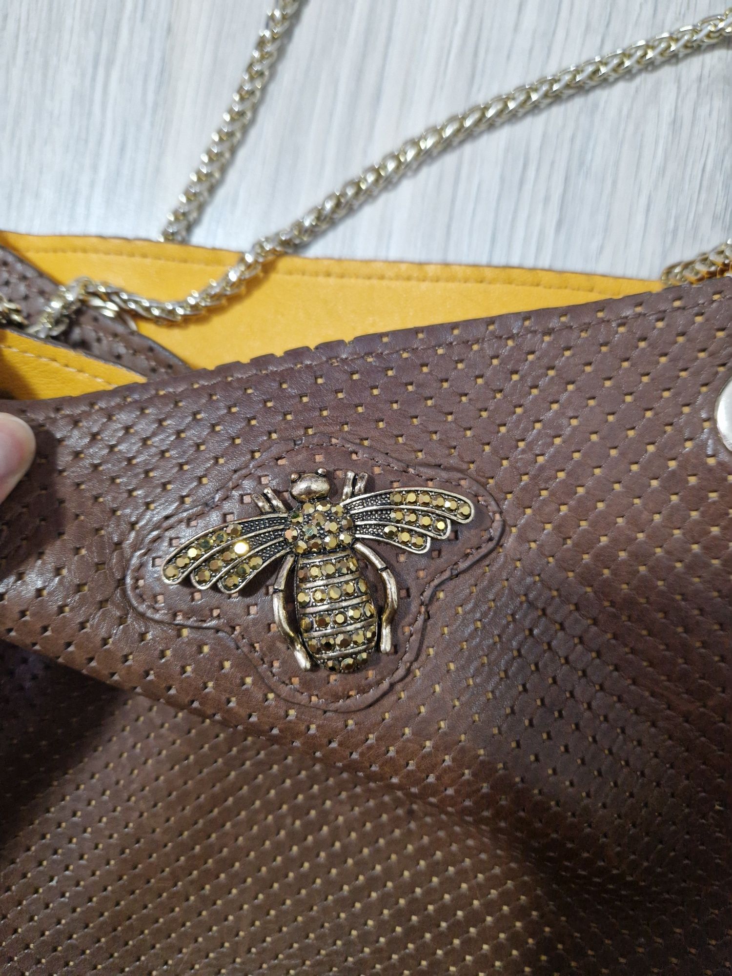 Poseta Musette Bee superba