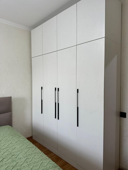 Продам шифоньер 270 длина , 250 ширина, почти новый , 2 мес