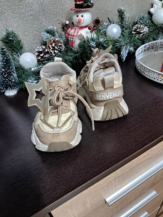 Vand papuci second-hand