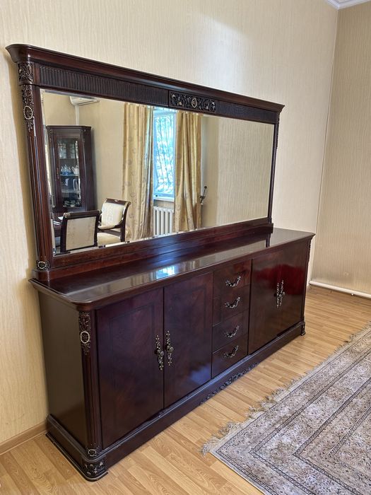 Комод с зеркалом из массива шпон