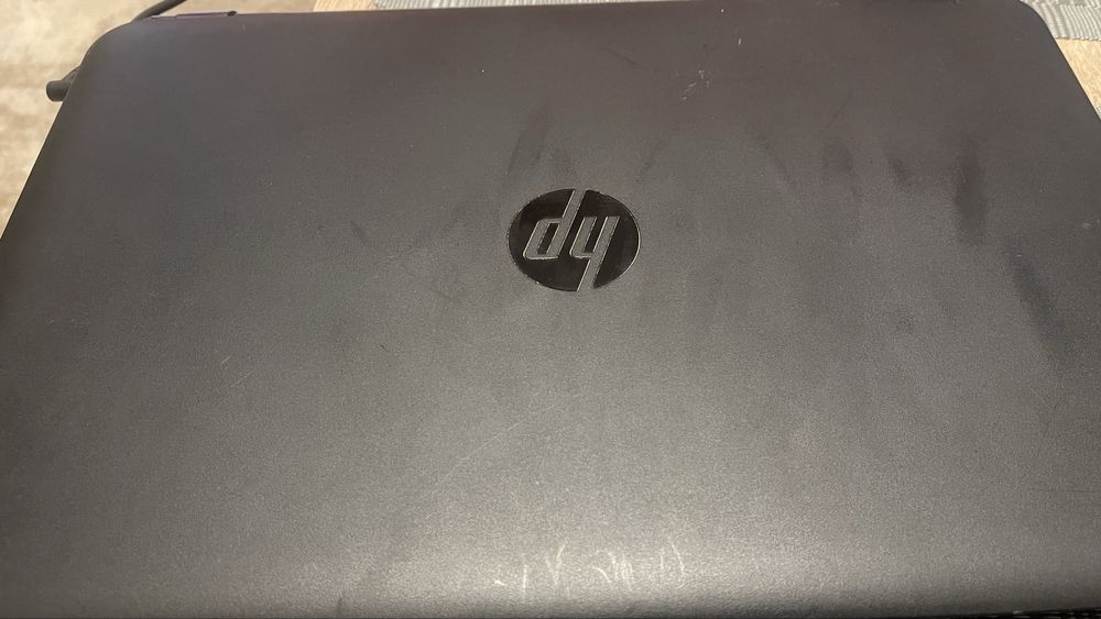 Лаптор hp 255 няма картина