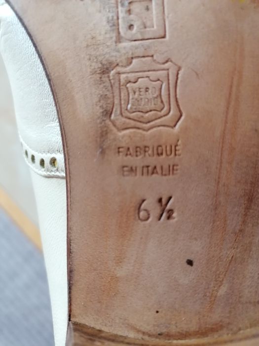 Pantofi din piele, retro pentru femei.