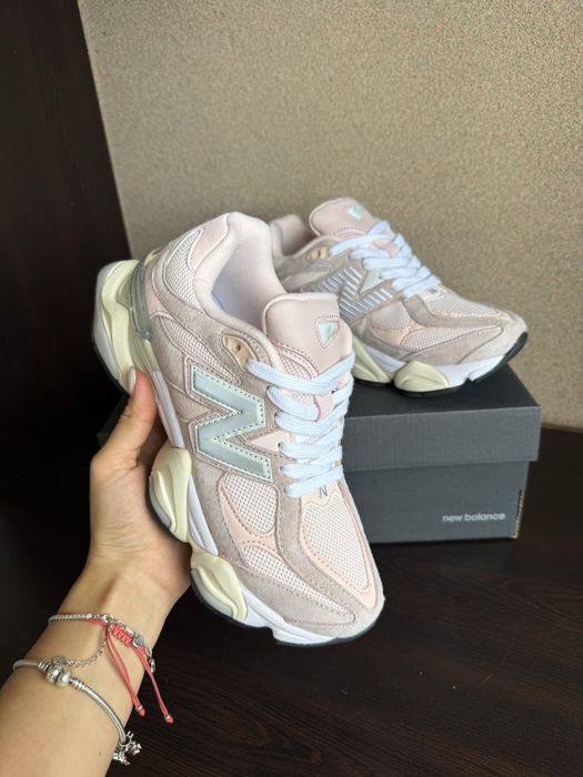 Светлорозови New Balance 9060