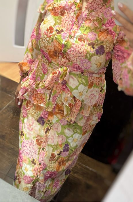 Шарена рокля с дантели