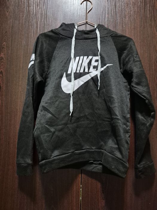 Продавам маркови дрехи