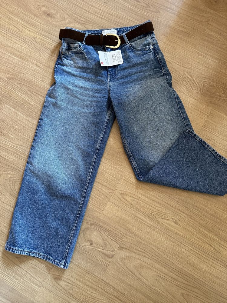 Дамски дънки Zara.Чисто нови само са пробвани.Закупени за 90 лв .