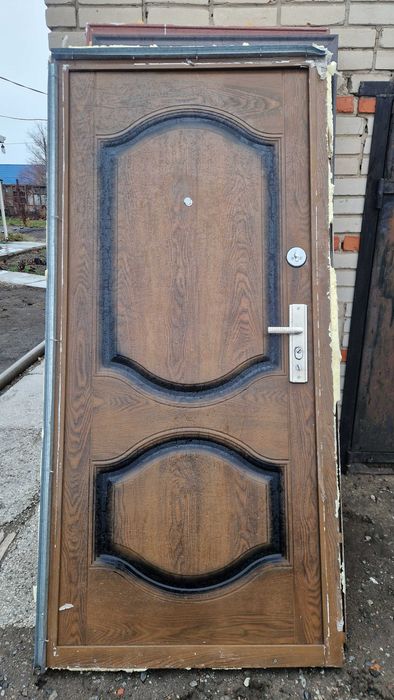 Продам входную дверь