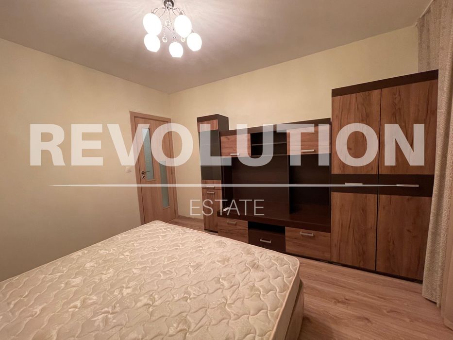 Дава се под наем Тристаен апартамент в Варна, Център - 70 кв.м за 1000 € - Снимка #4