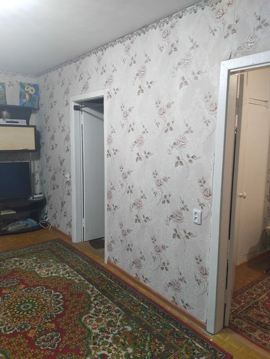 Продам 3-х комнатную (малогабаритку). 9-21, 4 этаж. Цена 8,2 млн. тг