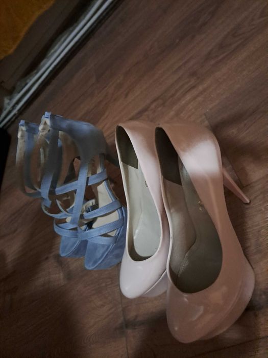 Дамски обувки на висок ток