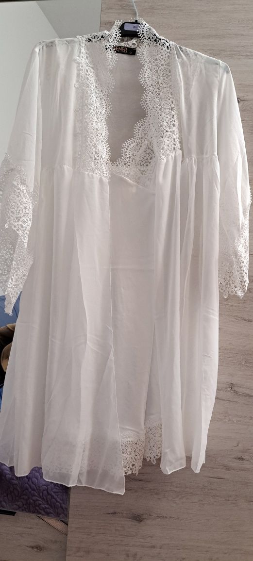 Vand rochie mireasa!