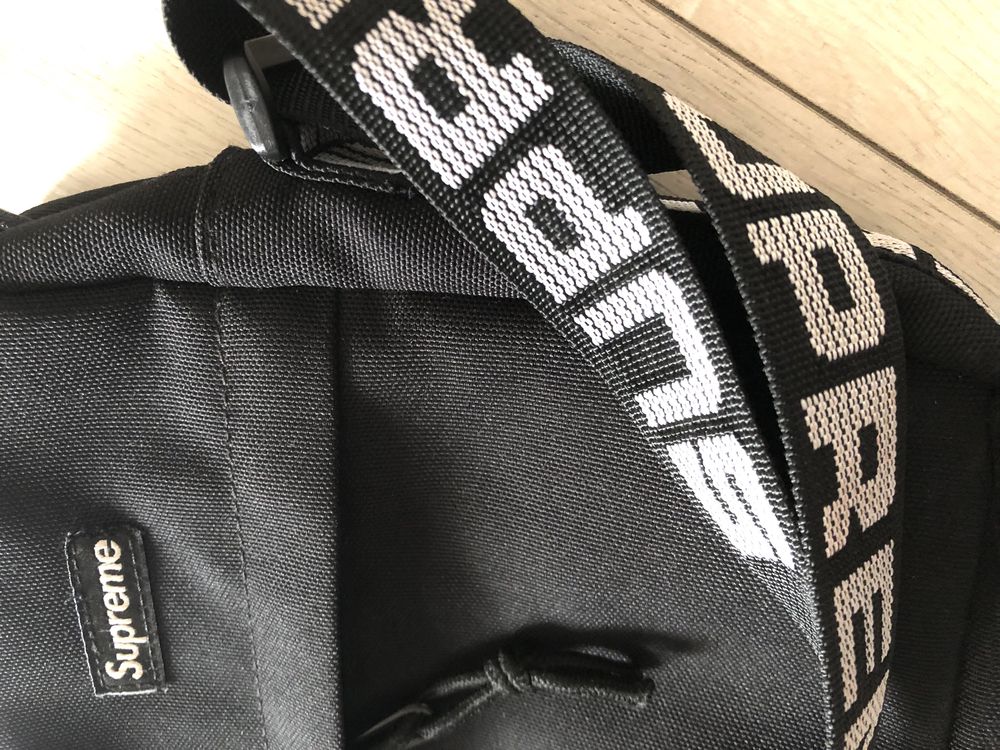 Supreme чантичка