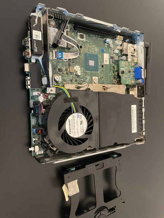 Lenovo M920Q - i5 8500T - 32 GB RAM - conector PCIe si modul WIFI