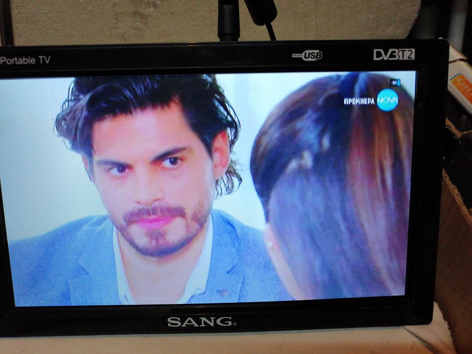 Продавам чисто ново ТВ   SANG 9'' за кола и дома
