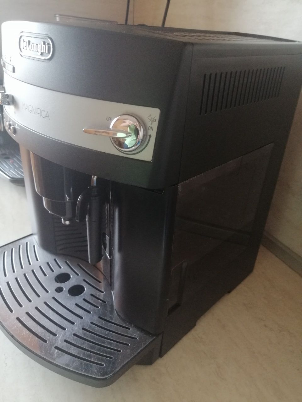 Кафемашина Delonghi ESAM 3000 B MAGNIFICA