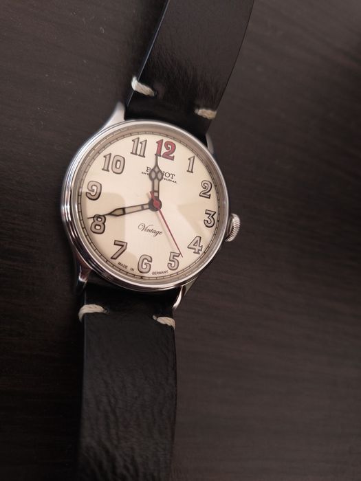 Часовник Poljot International