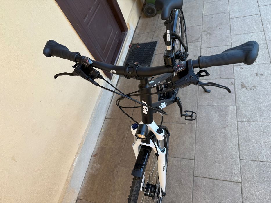 Bicicleta Trekking KTM Avenza CrossStreet noua