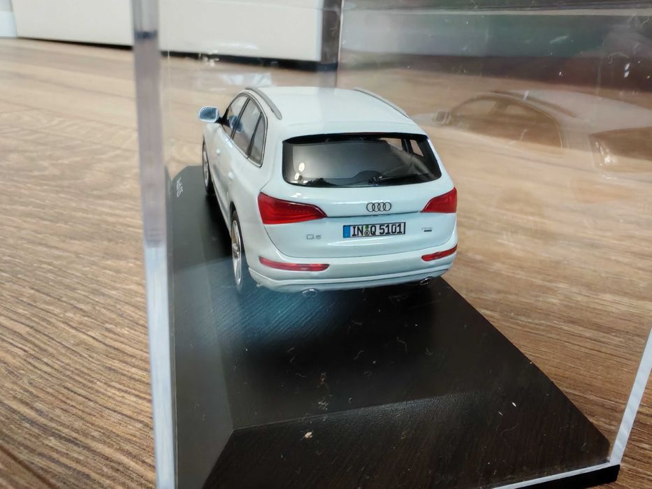 Macheta Audi Q5 2015 1/43  Schuco