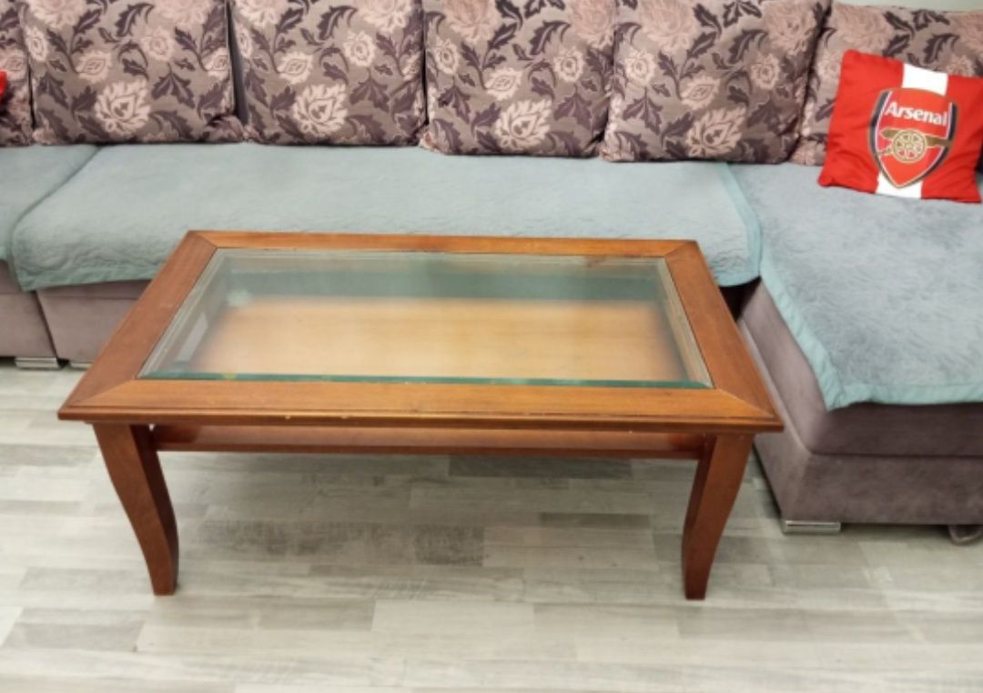 Продаю гарнитур для зала из красного дерева.