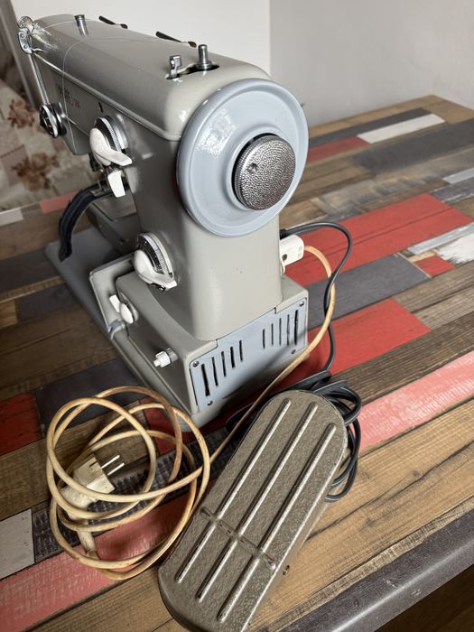 Masina cusut Pfaff 360