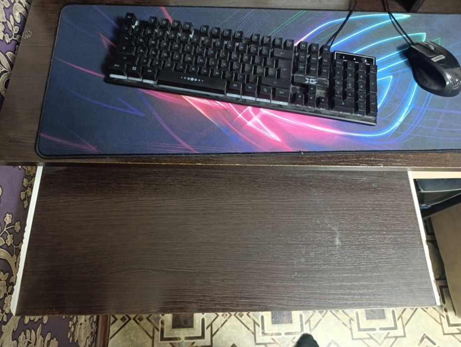 Стол игровой компьютерый