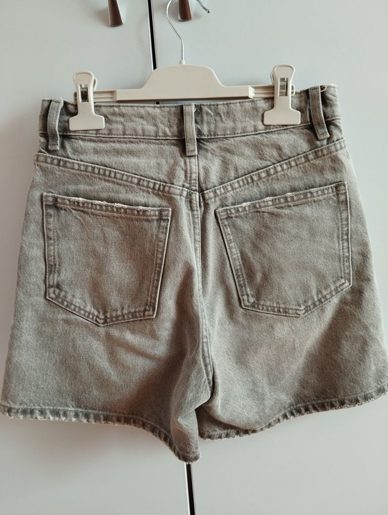 Супер запазени ZARA къси панталони