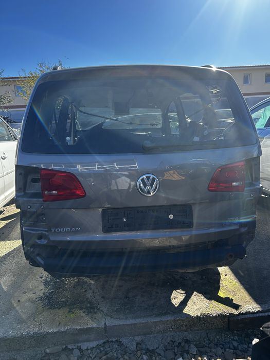 Haion cu lunetă Volkswagen Touran 2012