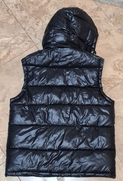 Vand vesta moncler neagra lucioasa